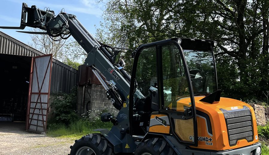 Giant G2700 HD+ pivot-steer telehandler with forks raised